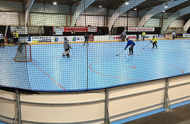 Spielfeld des Inlinehockey Stadions Atting im Dezember